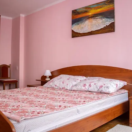 Laguna In With Parking Apartman